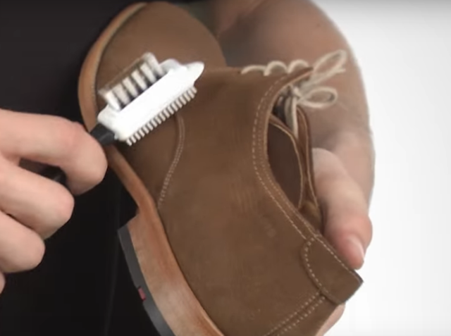 Сделаем обувь снова новой: устранение царапин на кожаной обуви