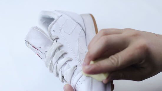 Как отмыть белую обувь