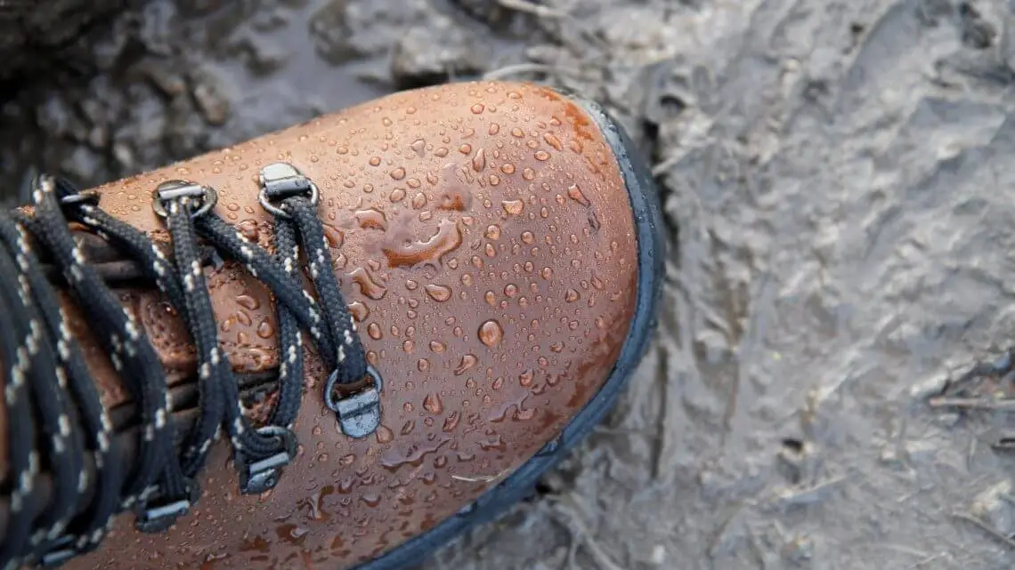Чем пропитать обувь от промокания?