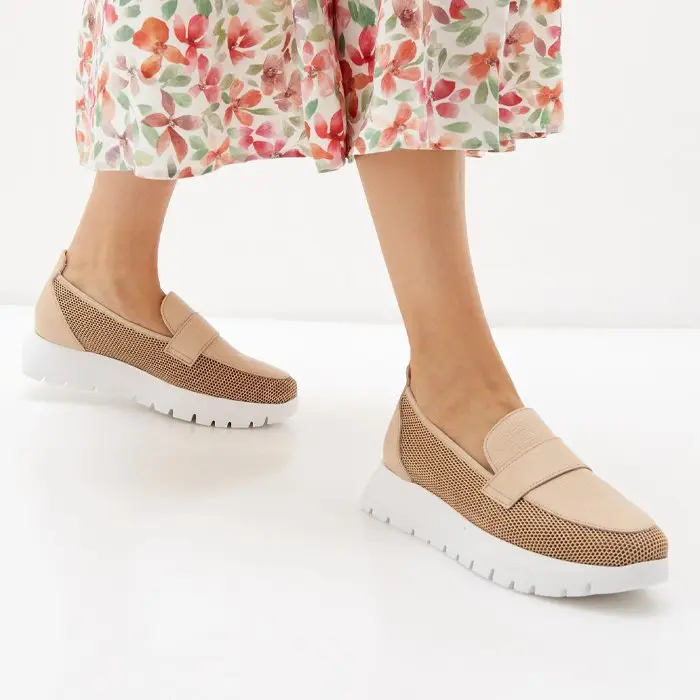 Лоферы женские Wonders 187923 бежевый