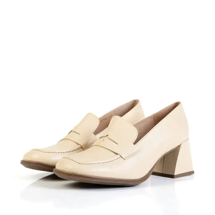 Лоферы женские Wonders 187933 бежевый