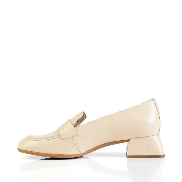 Лоферы женские Wonders 187903 бежевый