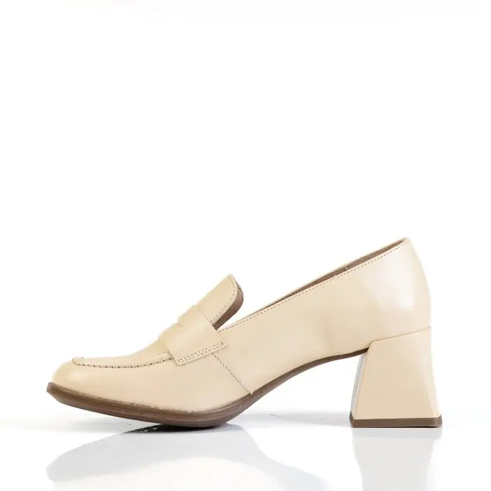 Лоферы женские Wonders 187933 бежевый